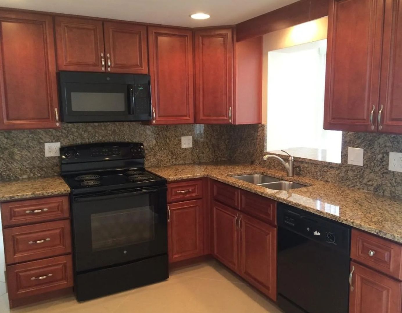 Holiday House: 3312 Clydesdale DR.