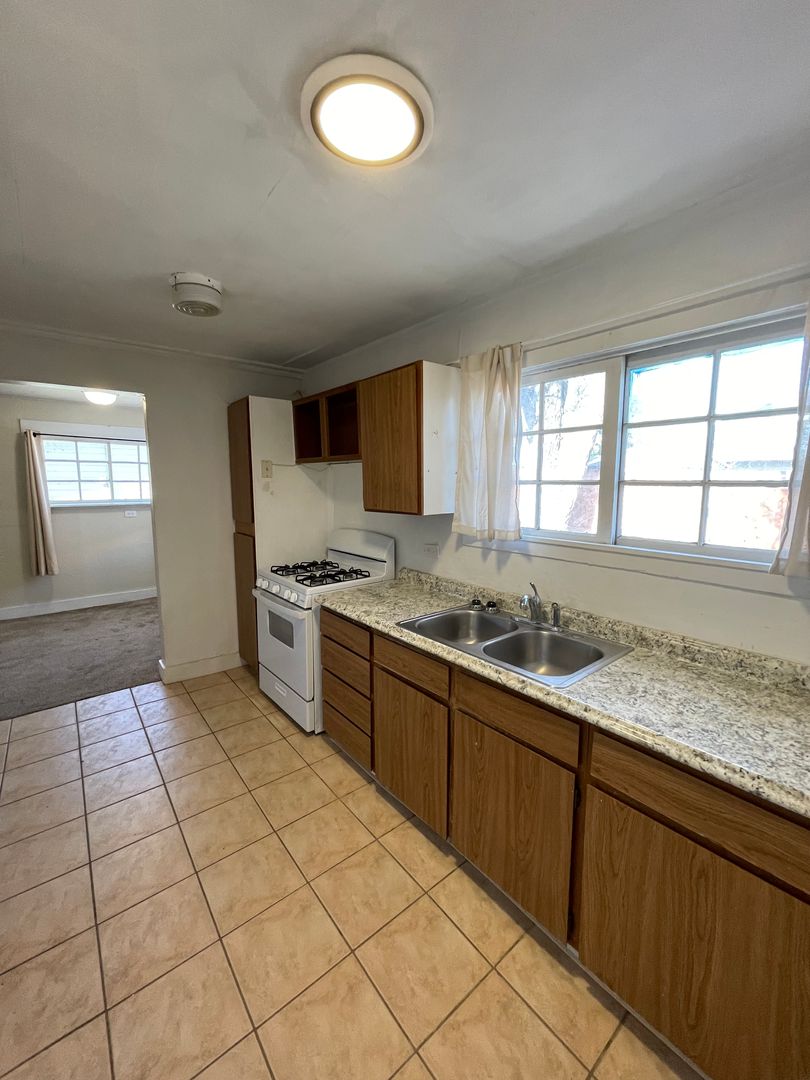 Paso Robles House: 1529 1/2 Oak Street