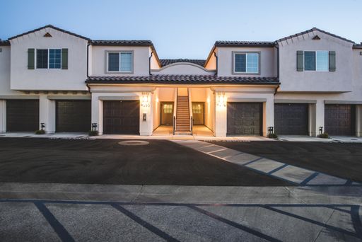 3 Bedroom, 2 Bath, Upstairs Unit – photo 1