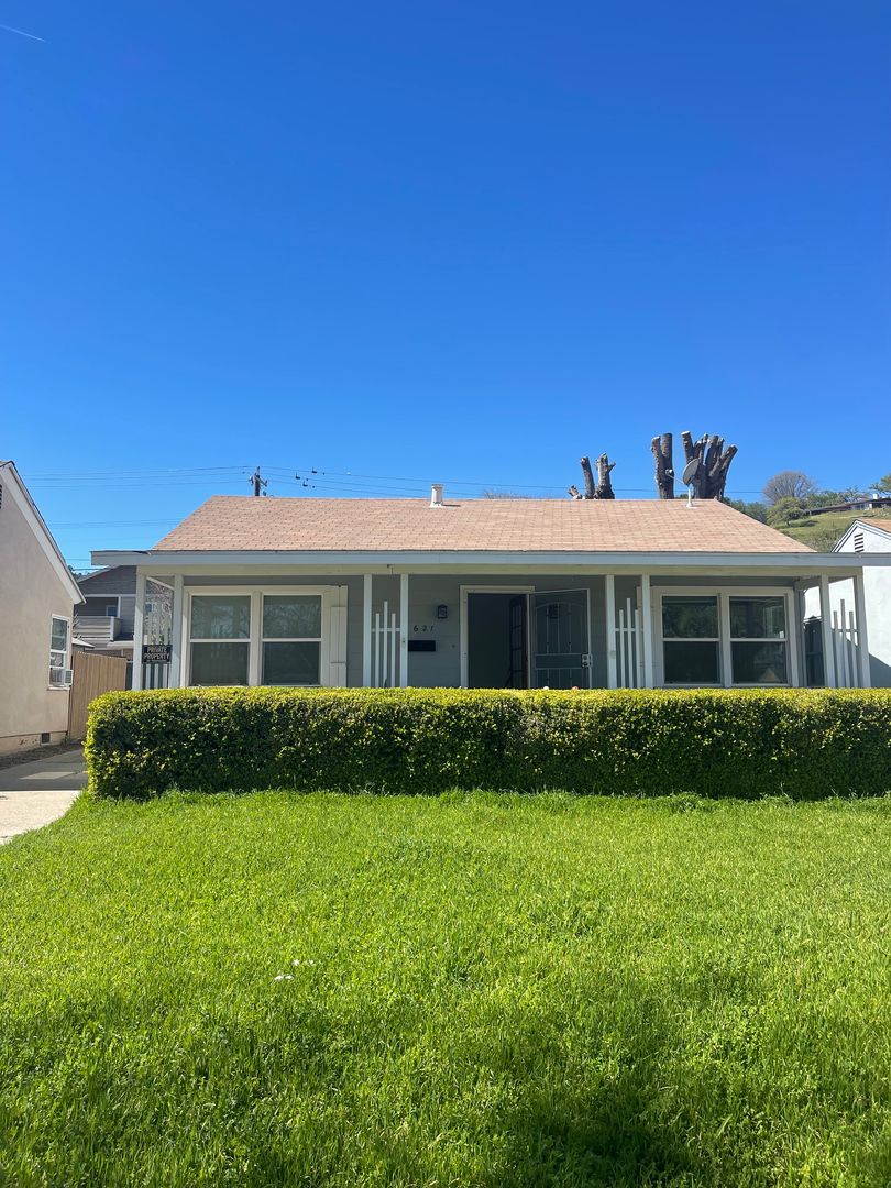 Paso Robes Apartment: 615/621 Vine Street