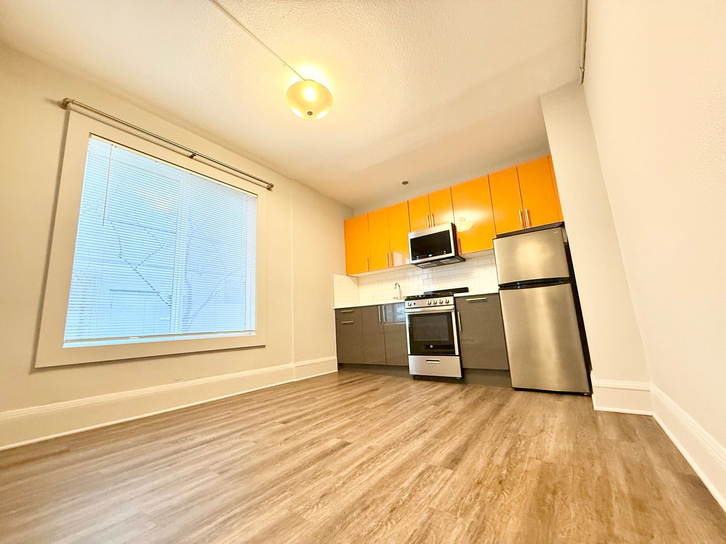 Seattle Apartment: 814 Columbia St