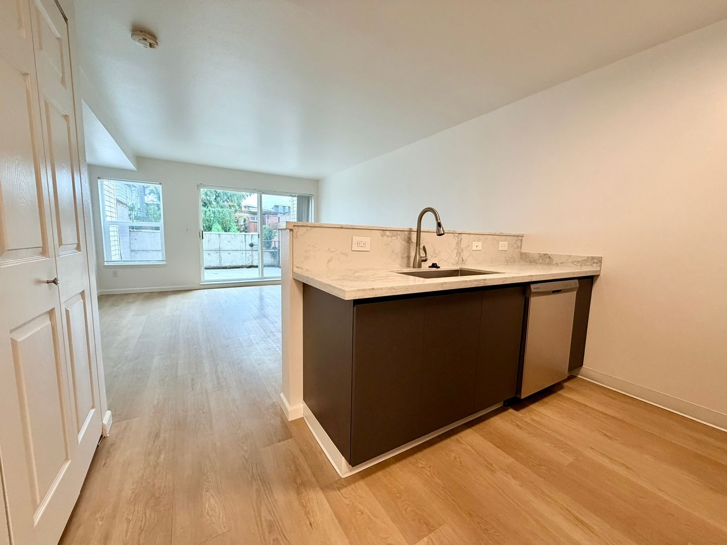 Seattle Apartment: 3230 Eastlake Ave E