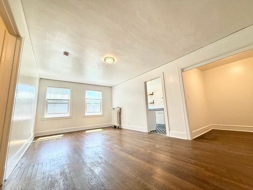 Live in the Heart of Capitol Hill! Updated 1BD + Den. Move-In Special – photo 1