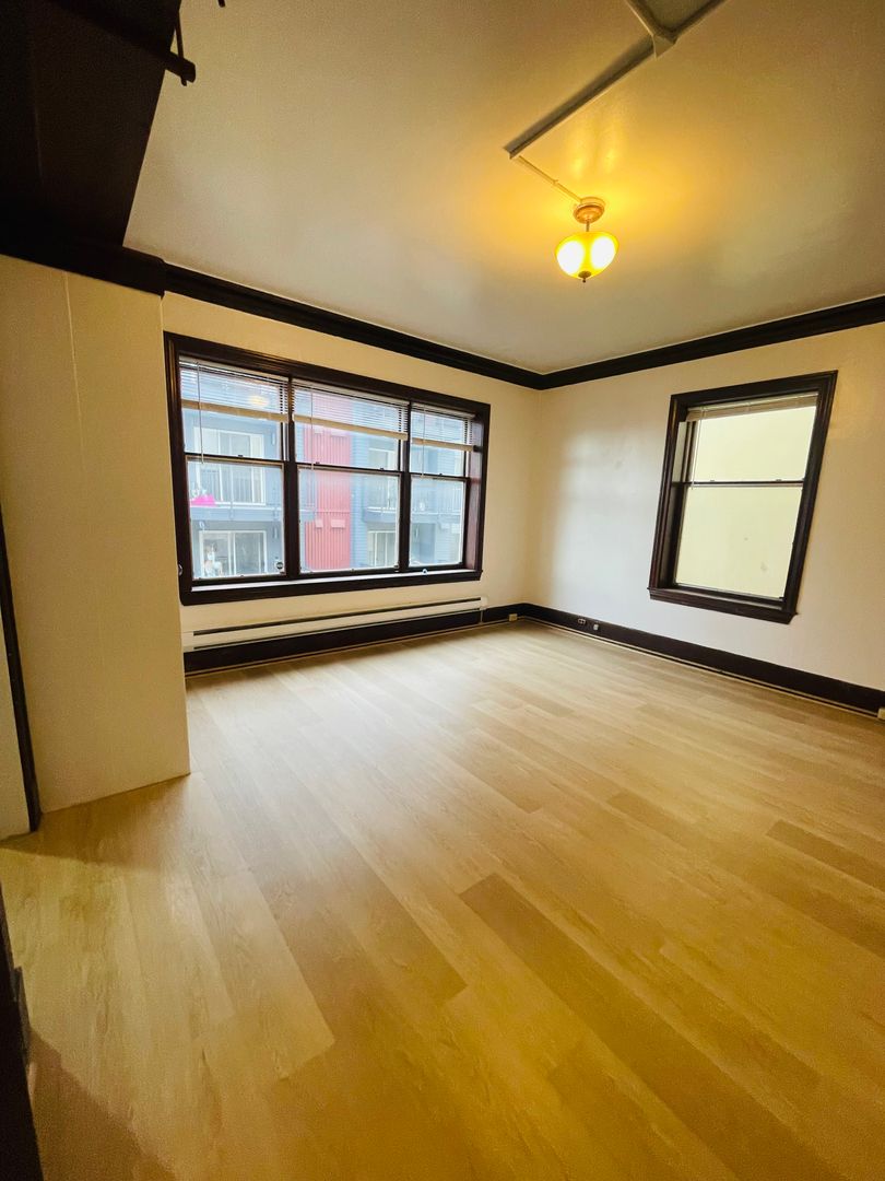 Seattle Apartment: 419 Queen Anne Ave N