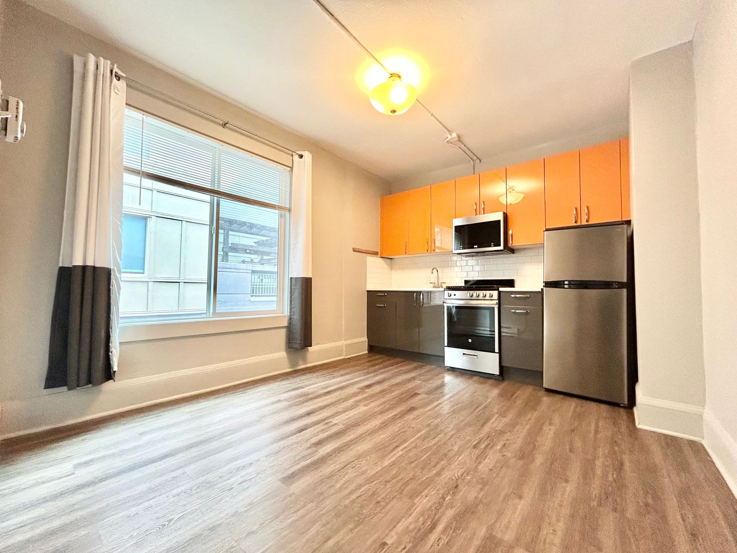 Seattle Apartment: 814 Columbia St
