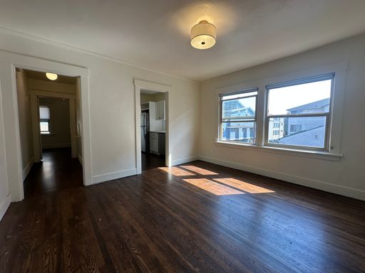 Beautifully Updated 1BD! Top floor (3rd) with great natural light! – photo 1