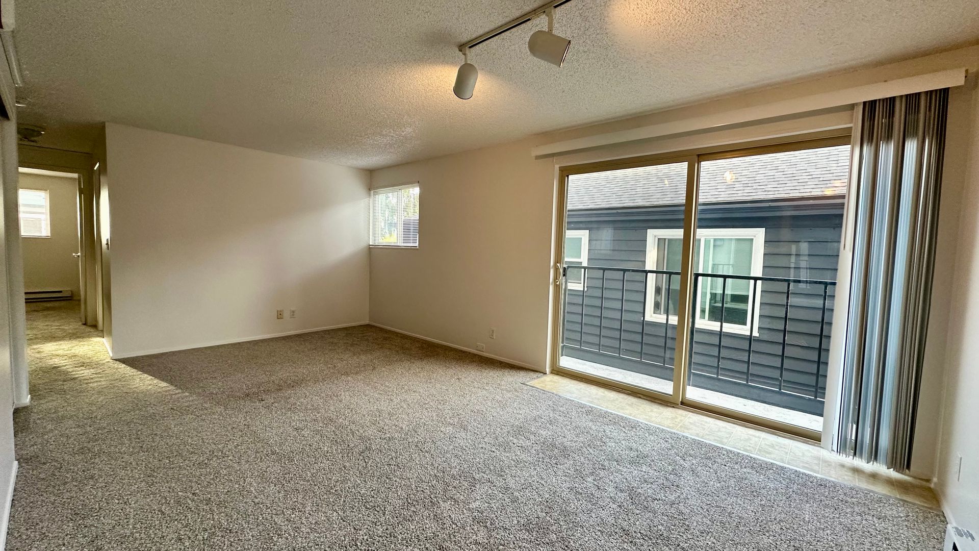 Seattle Apartment: 5263 15th Ave NE