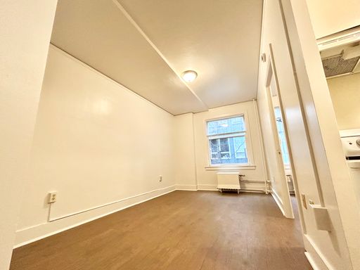 Charming Vintage Living at The Burlingame in Capitol Hill – 1 Month Free Rent! – photo 1