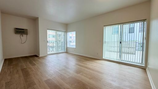 Beautifully Remodeled 1BD | Massive Private Patio | 1 Month Free Rent! – photo 1
