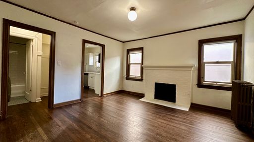 Updated Top Floor Studio w/ Washer & Dryer! – photo 1