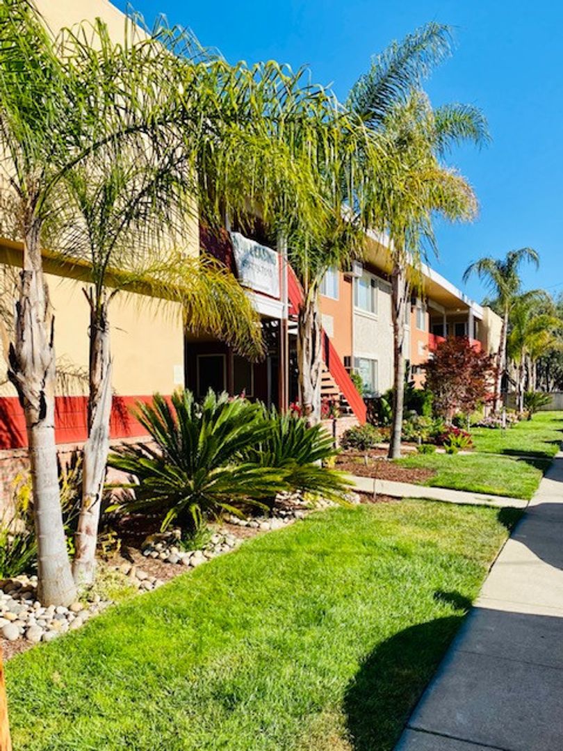 Santa Clara Apartment: 925 Pomeroy Ave.