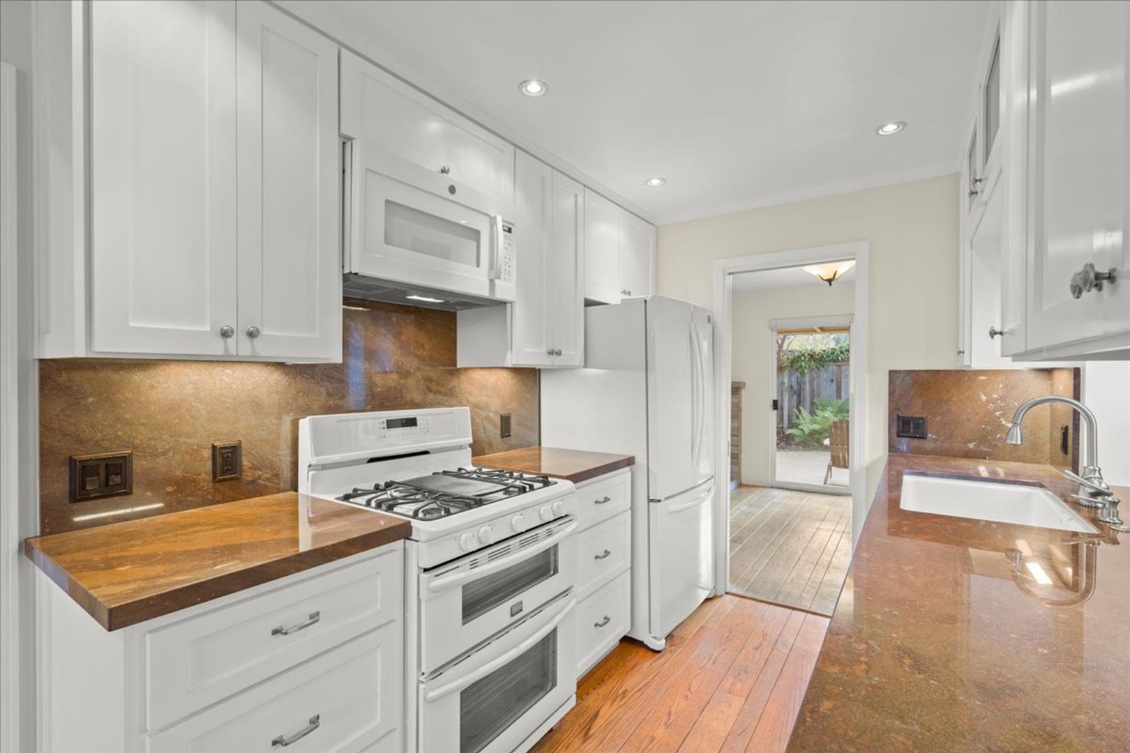 Mountain View House: 1502 Fordham Way