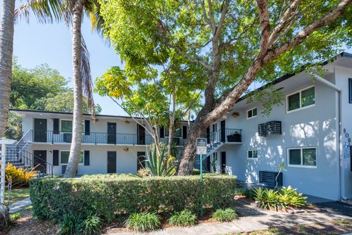 2/1 Corner Unit with BRAND NEW Kitchen & Quartz Countertops Within Minutes From Wilton Manors – photo 1