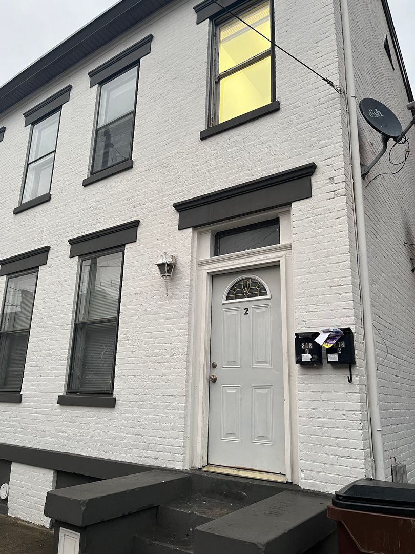 Covington Apartment: 818 Main St.