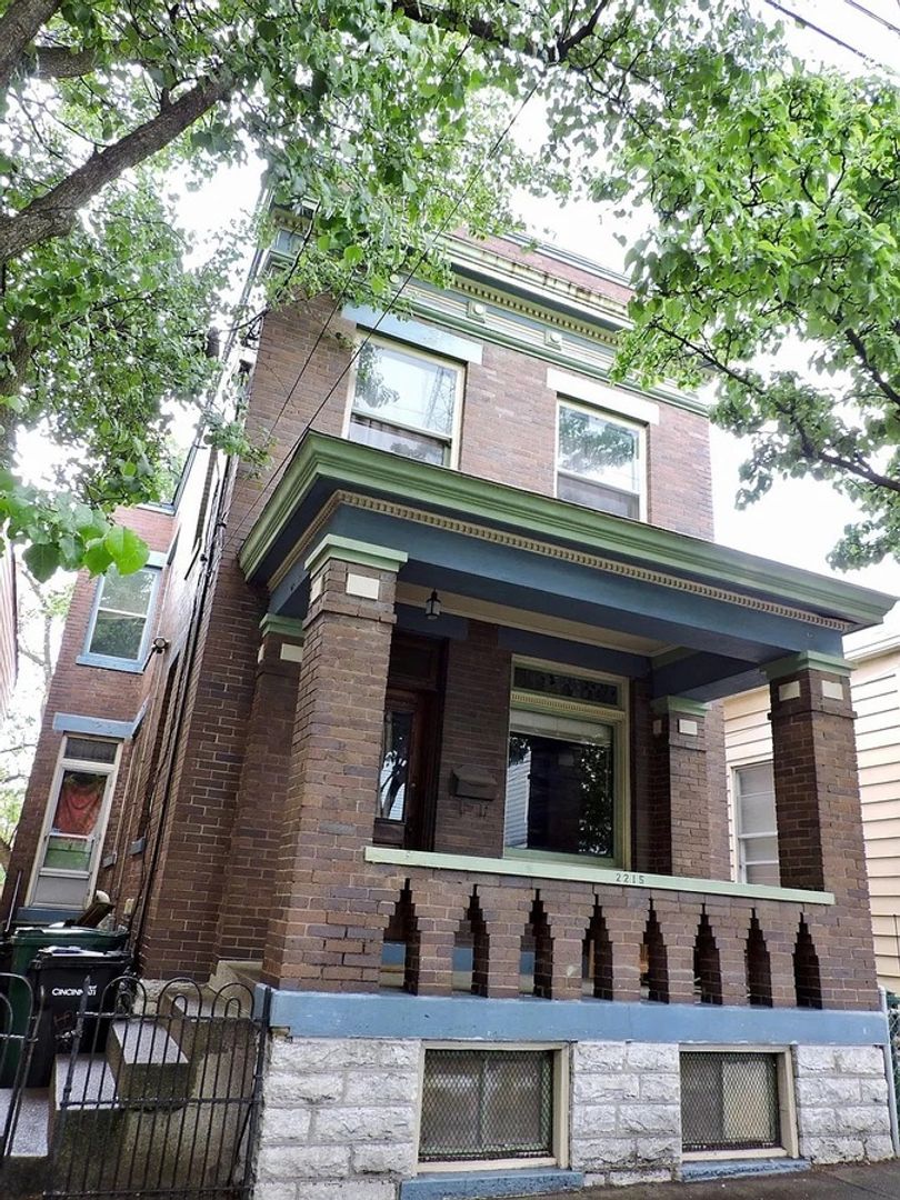 Cincinnati Apartment: 2215 Victor St.
