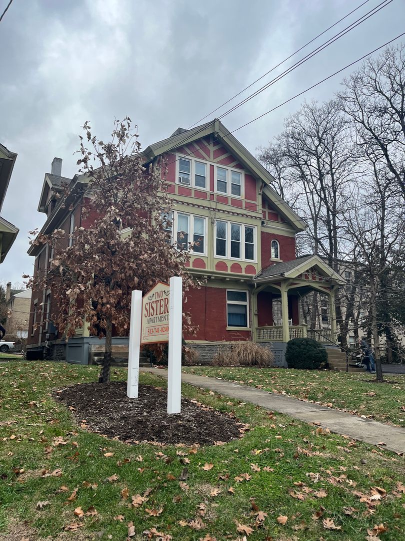 Cincinnati Apartment: 3523 Clifton Ave.