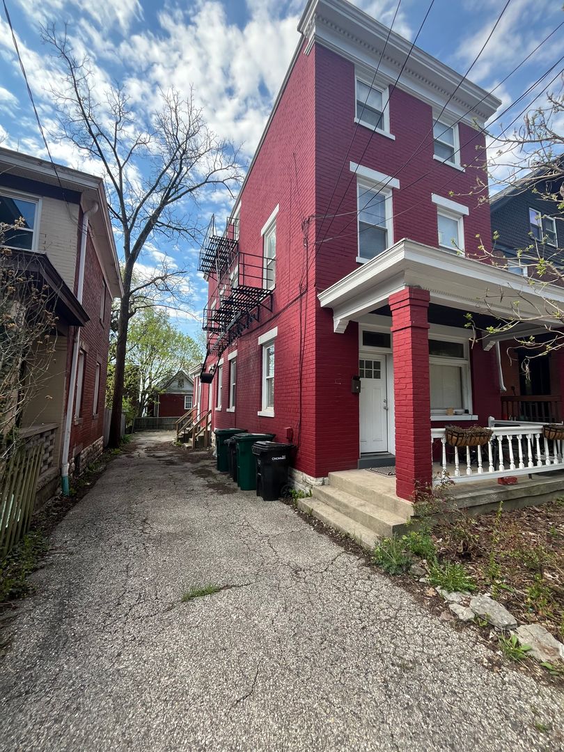 Cincinnati Apartment: 235 Emming St