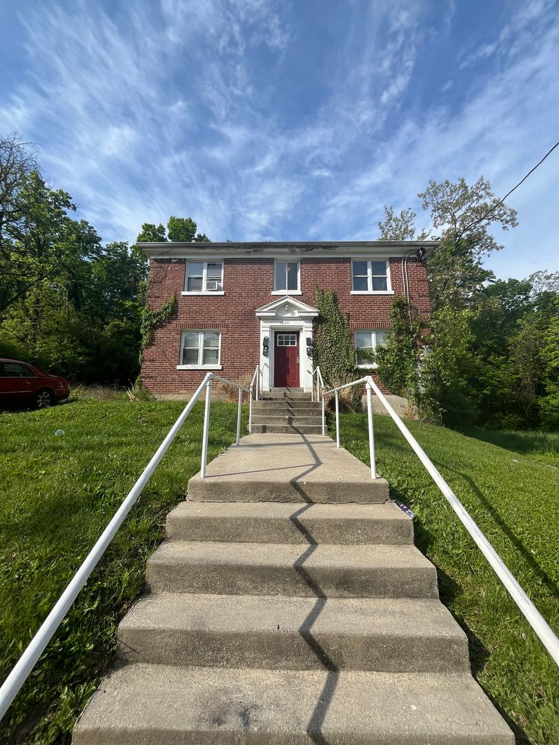 Cincinnati Apartment: 3065 Bracken Woods Lane