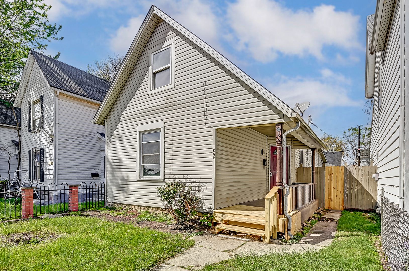Dayton House: 1257 Leonhard St.