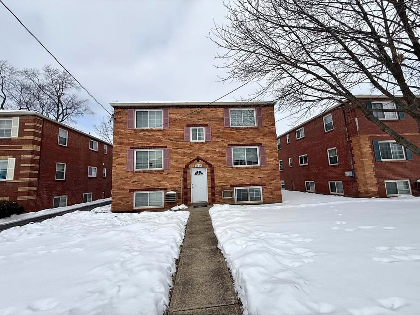 Cincinnati Apartment: 4328 Oakwood Ave