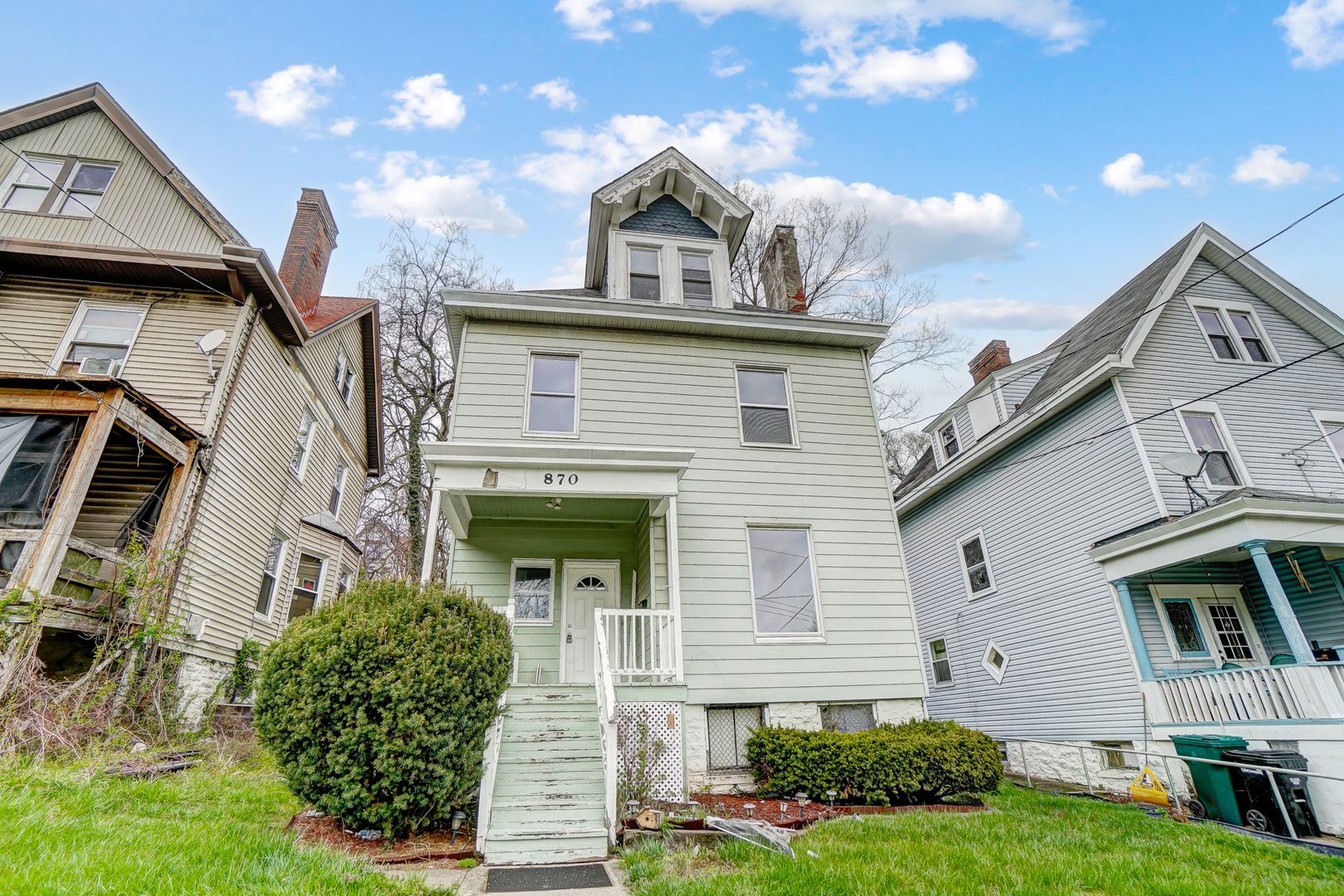 Cincinnati House: 870 Rockdale Ave.