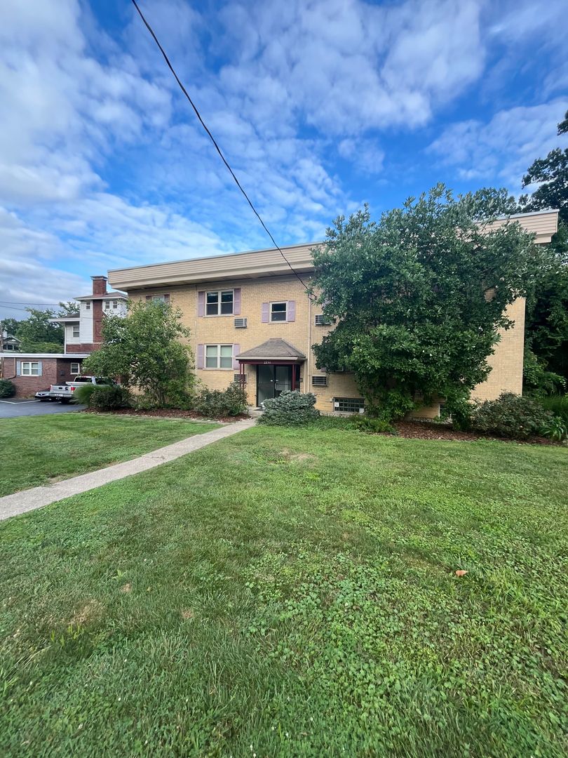 Cincinnati Apartment: 2233 Madison Road