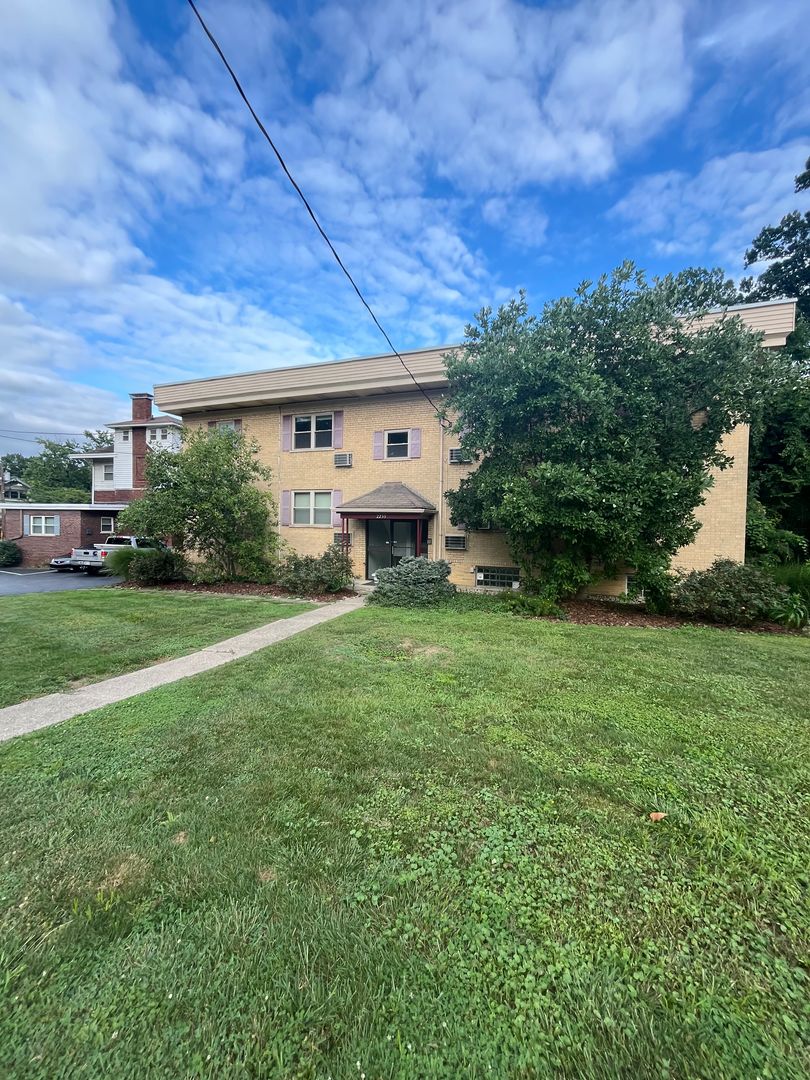Cincinnati Apartment: 2233 Madison Road