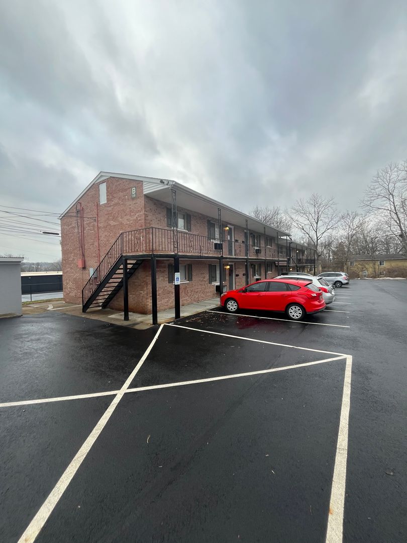 Lebanon Apartment: 15 N West St