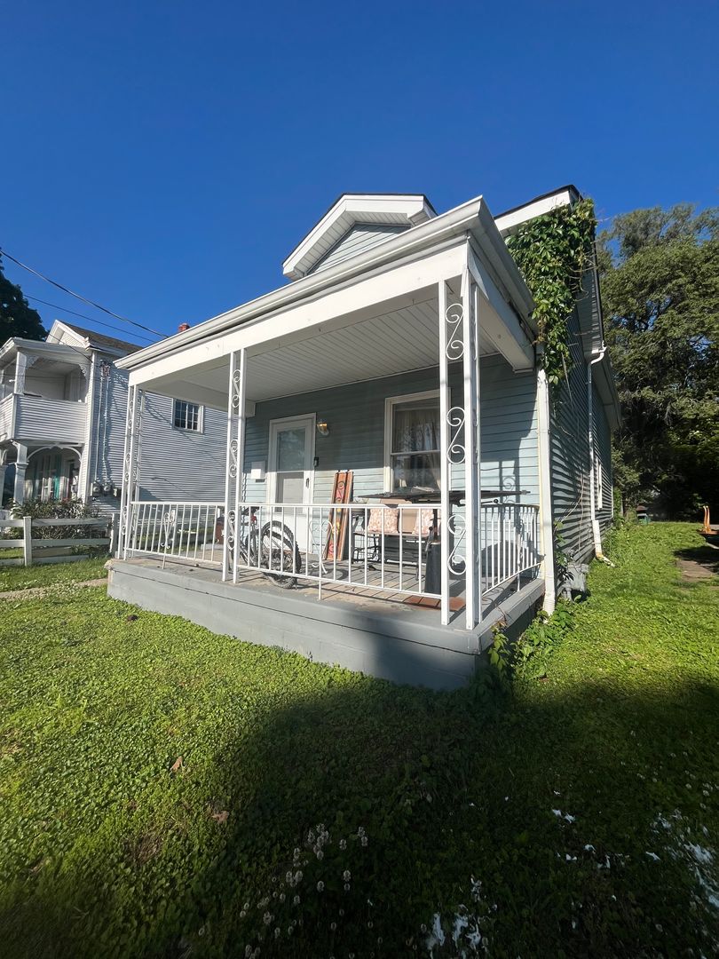 Cincinnati House: 617 Van Roberts Pl.