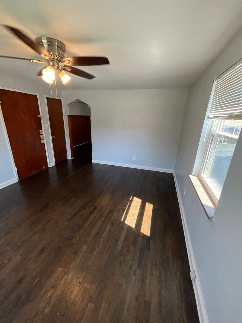 Deer Park Apartment: 4326 Oakwood Ave