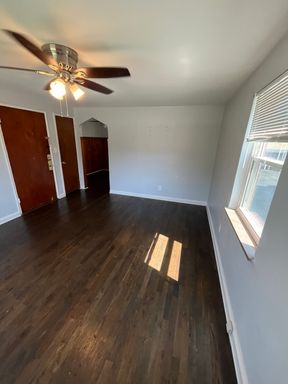 One Bedroom, One Bathroom in Deer Park!