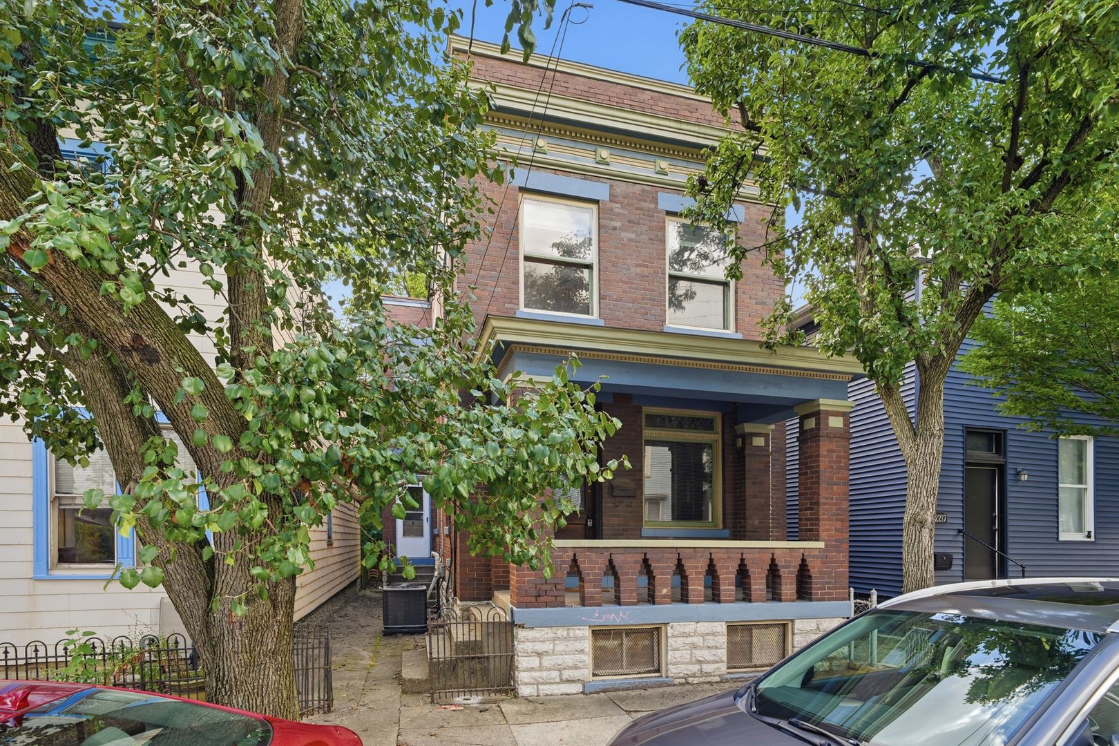 Cincinnati Apartment: 2215 Victor St.