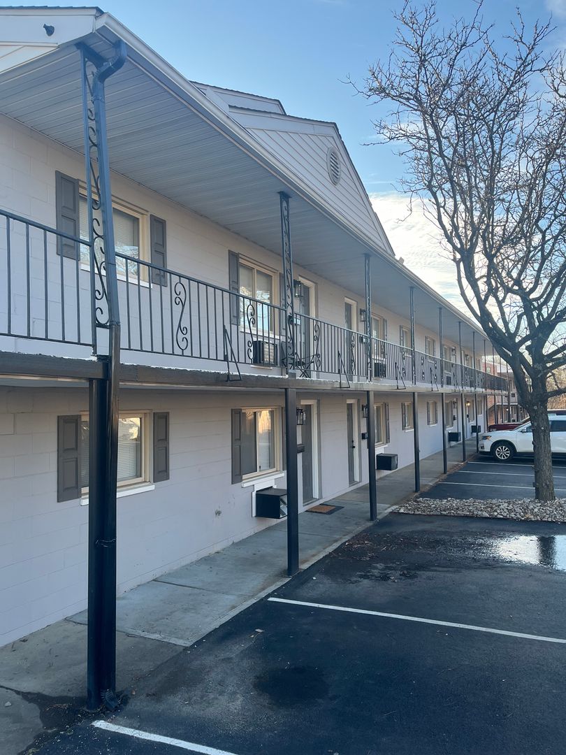 Lebanon Apartment: 15 N West St