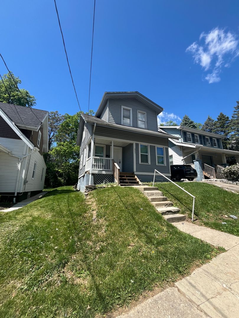 Cincinnati House: 1711 Wyoming Ave.