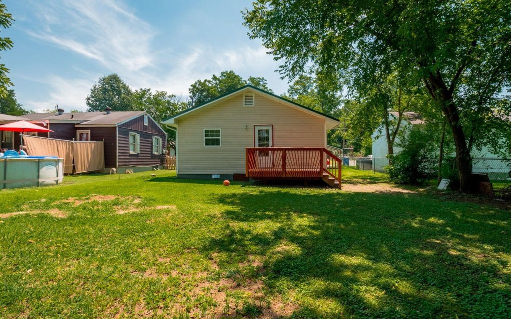 Rossville House: 811 Lee Ave