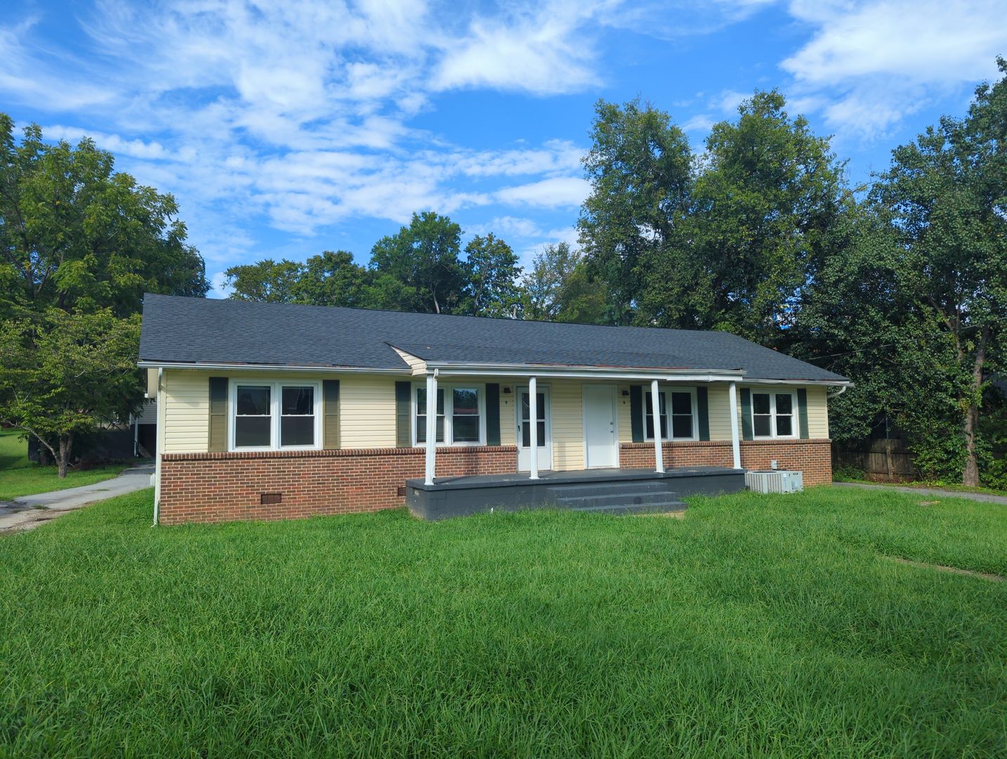 Red Bank Apartment: 109 Signal View St