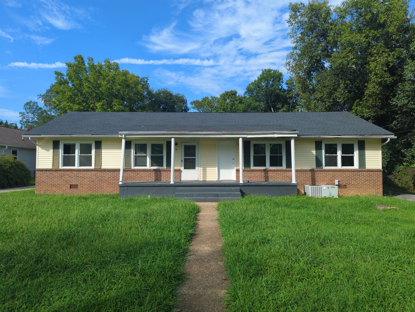 Red Bank Apartment: 109 Signal View St