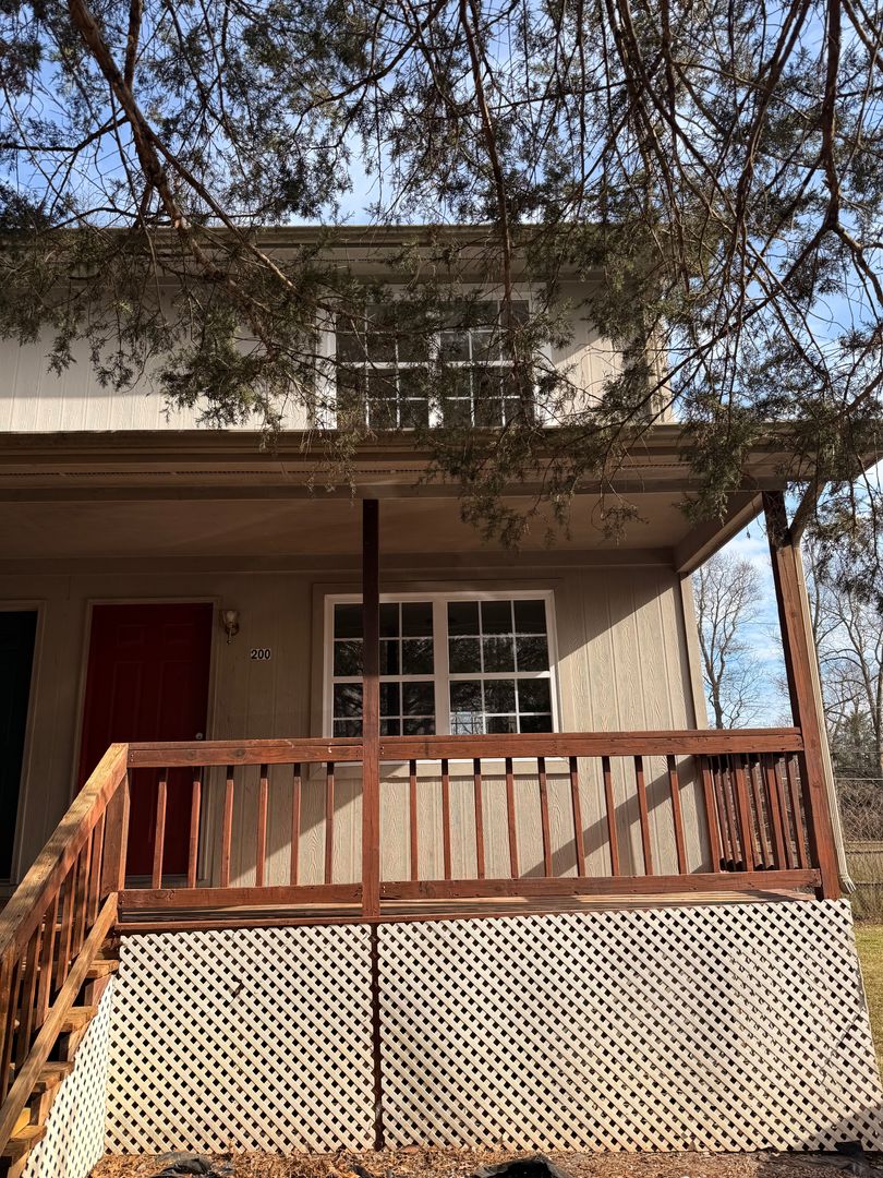 Flintstone Apartment: 196 North Ave