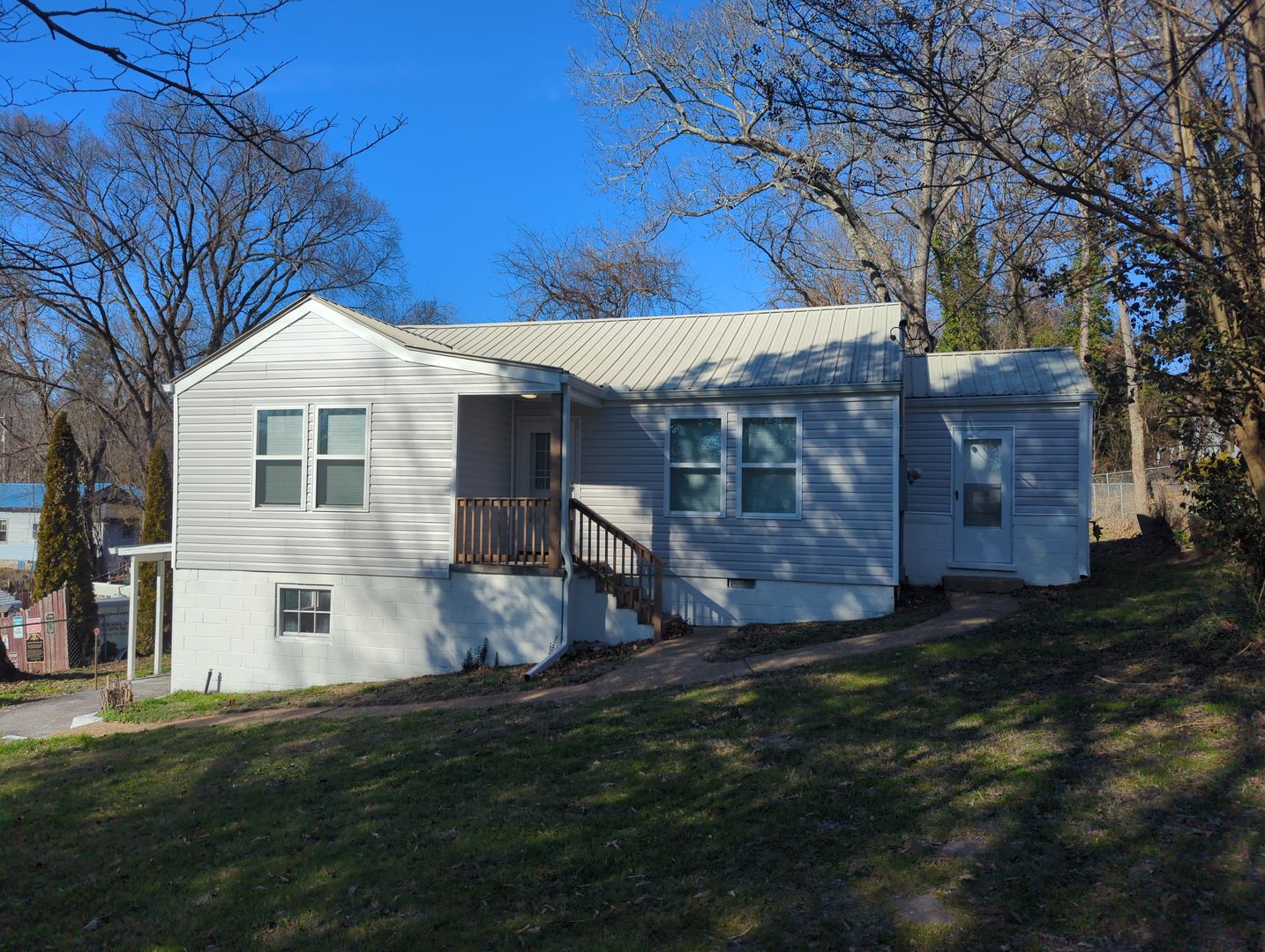 Rossville House: 456 Warren St