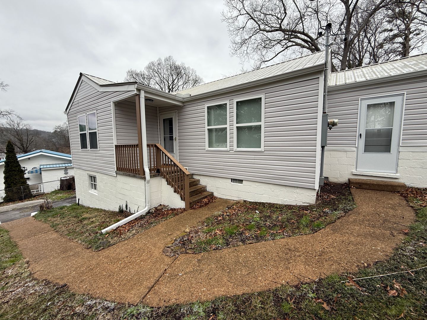 Rossville House: 456 Warren St