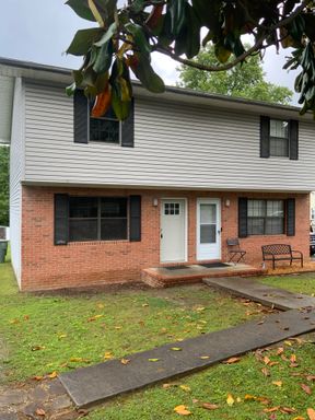 Great Location! 2 Bedroom Duplex – photo 1