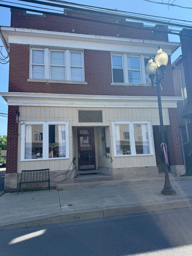 Jessup Apartment: 309 Church Street
