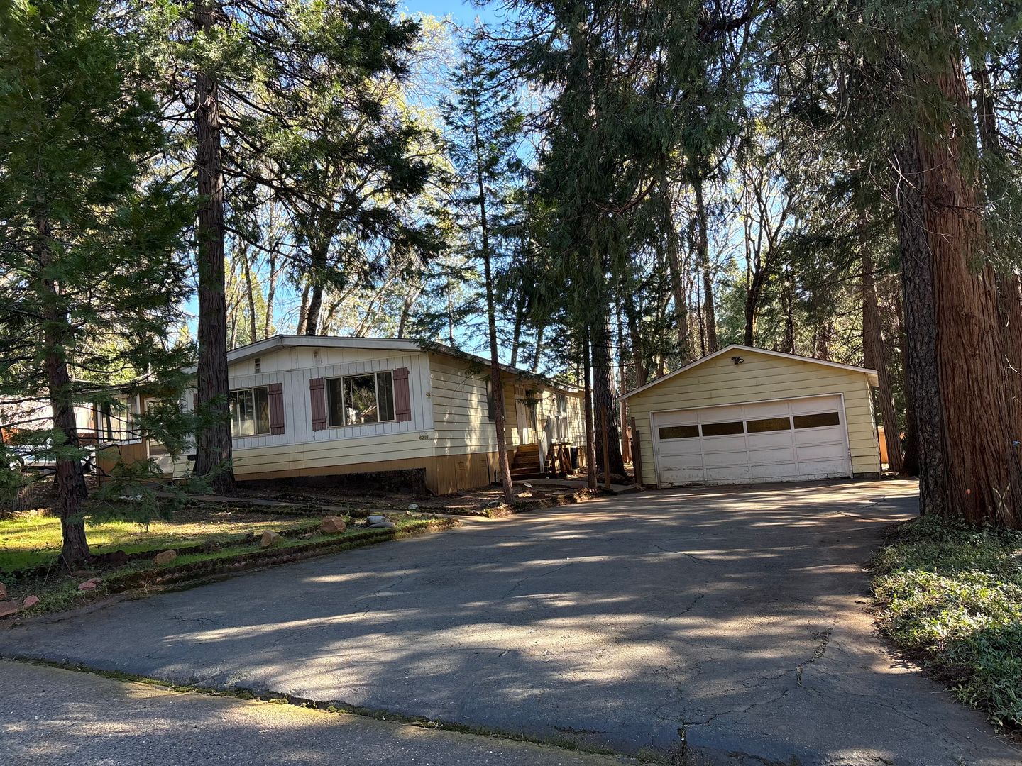 Magalia House: 6218 Leicester Drive