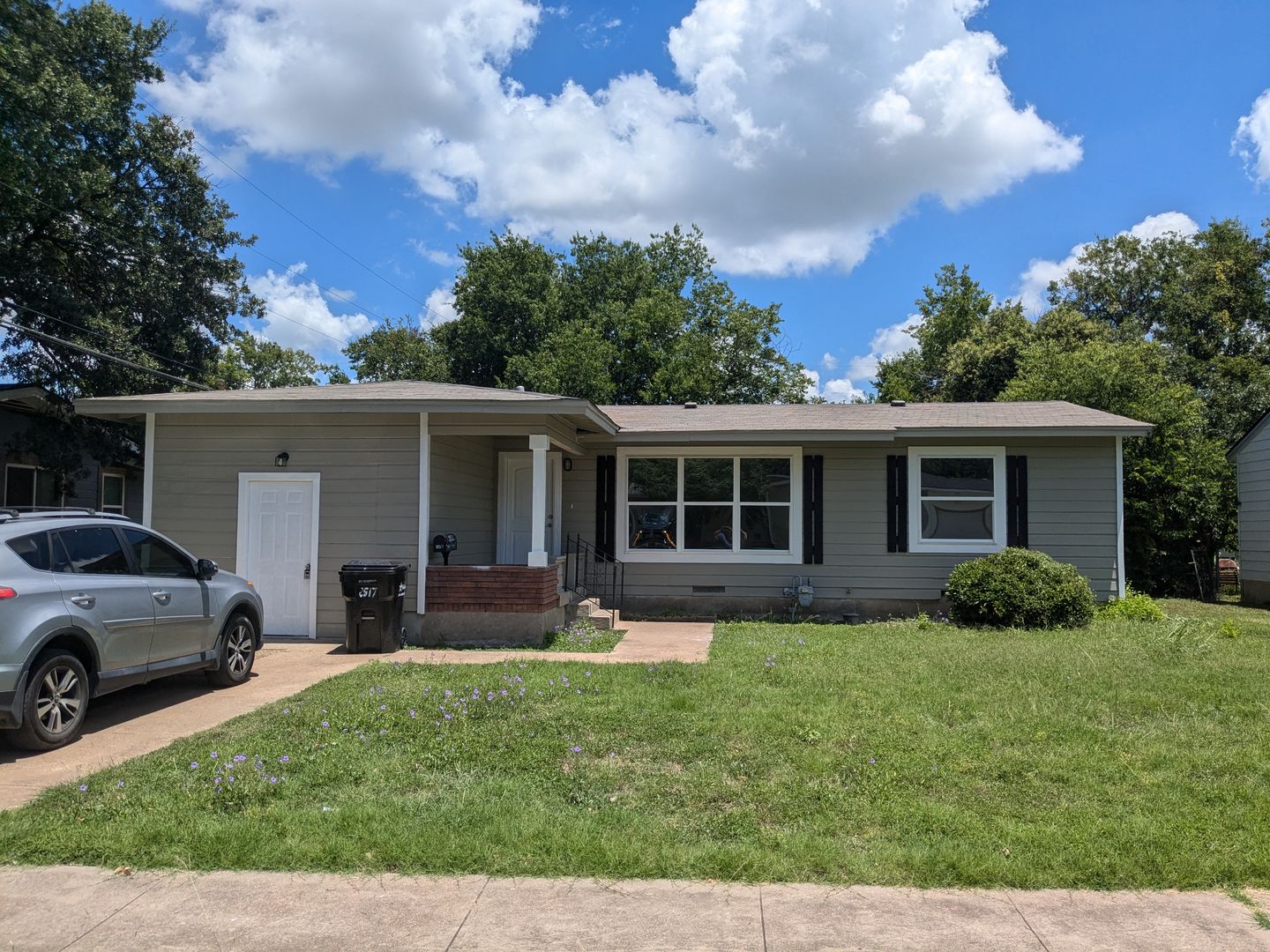 Temple House: 2517 Goliad