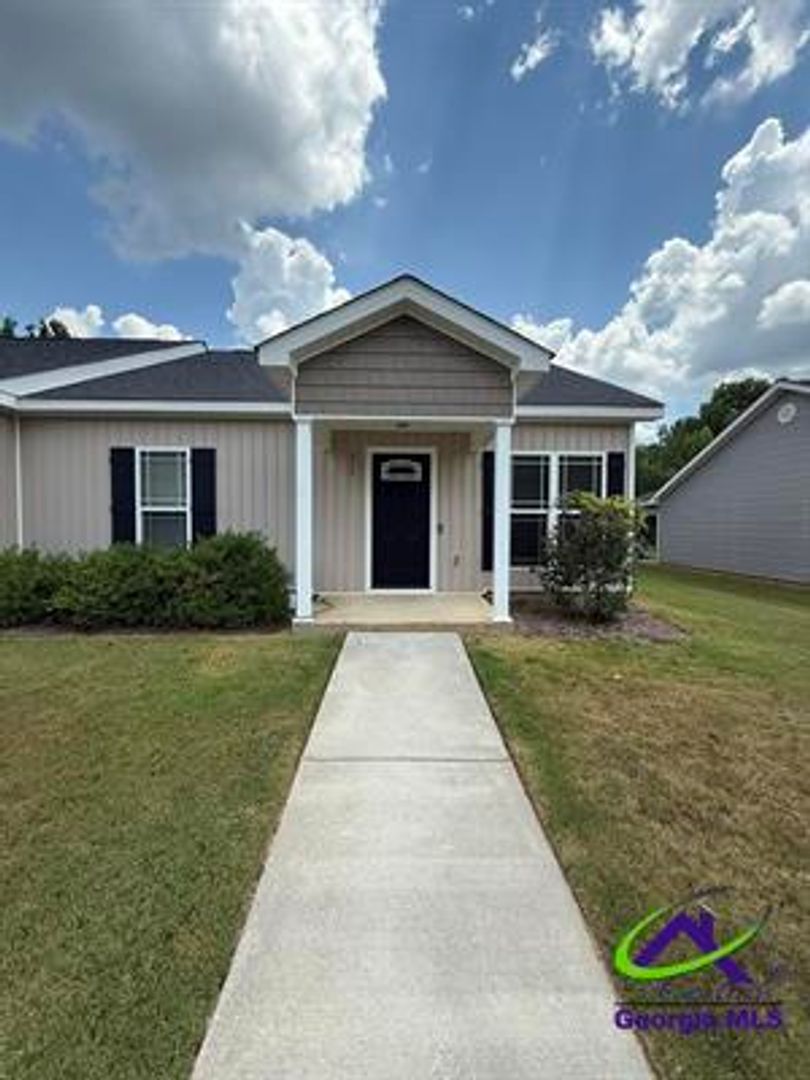 Perry House: 317 Grayton Way