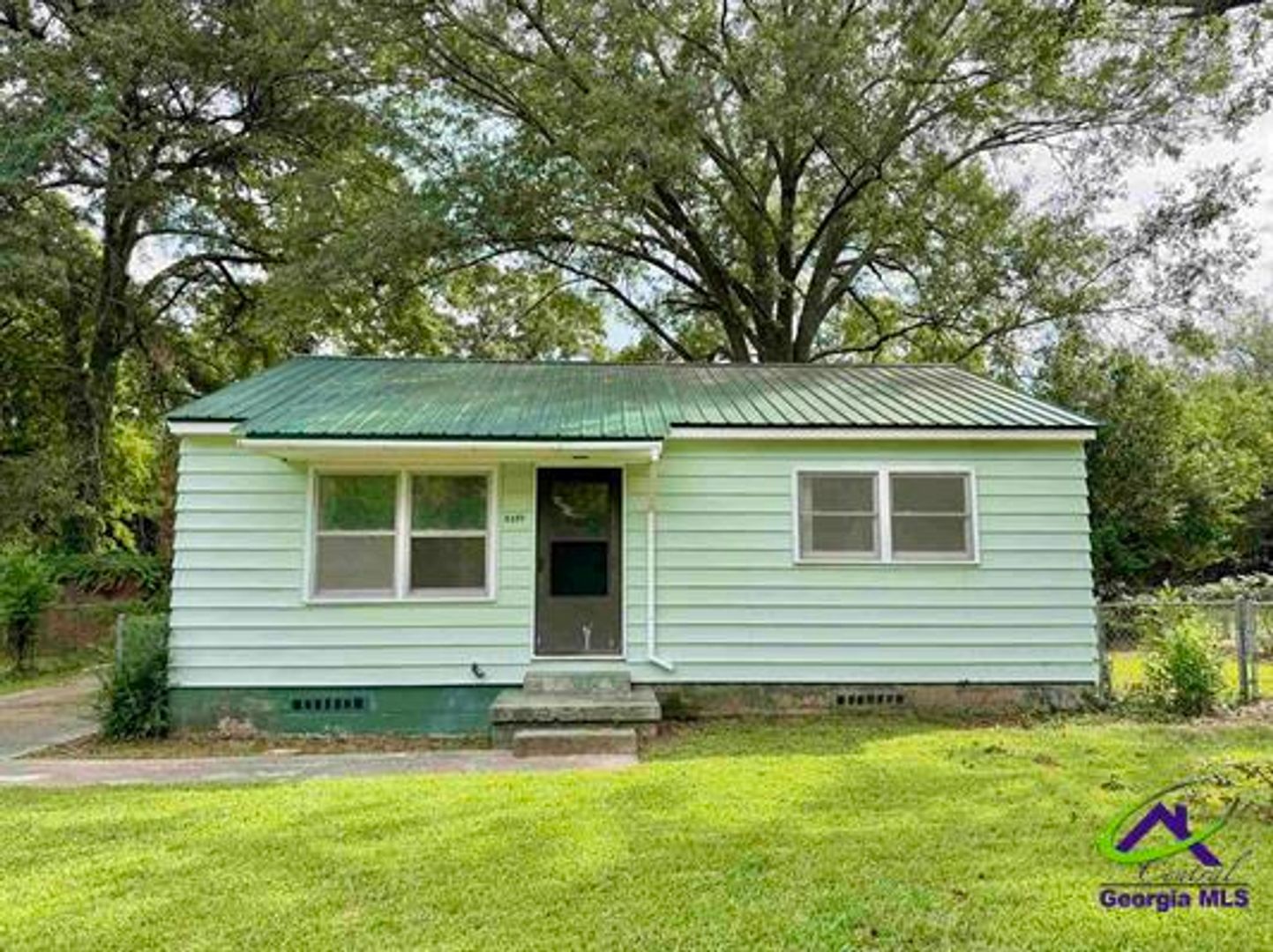 Warner Robins House: 1319 Laura Avenue