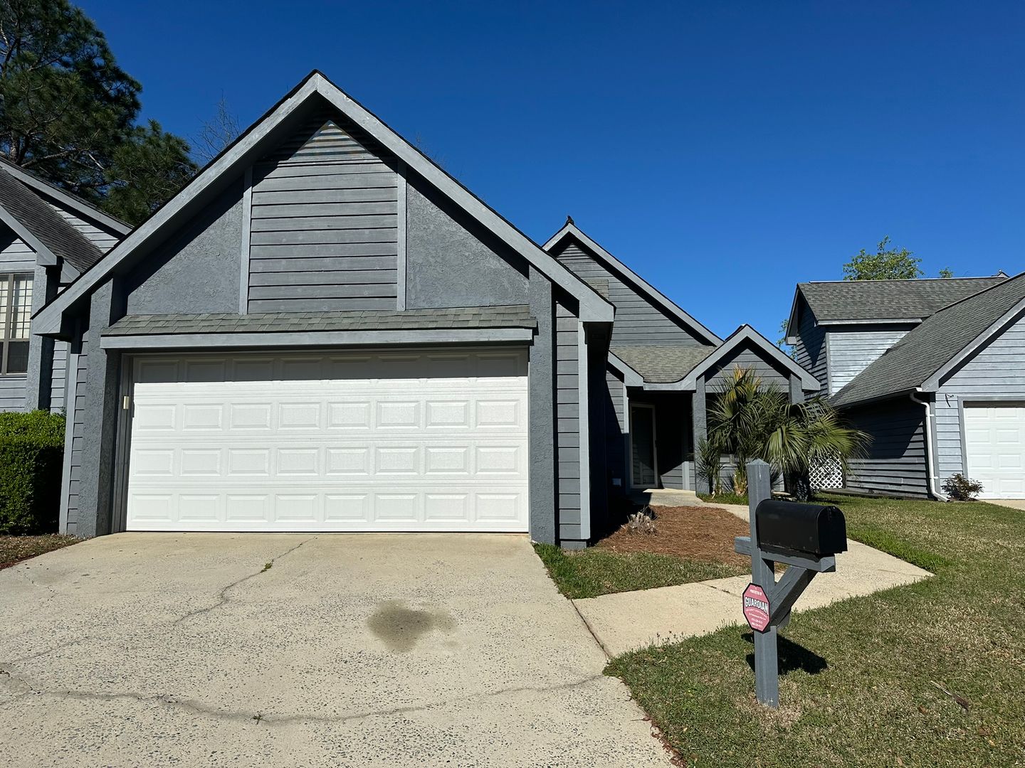 Warner Robins House: 110 Island Blvd