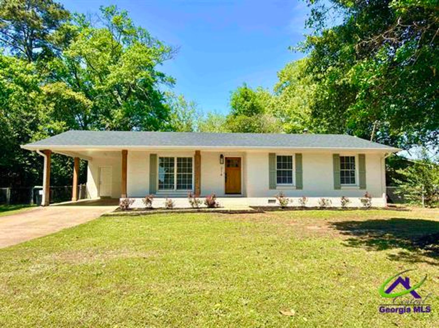 Warner Robins House: 214 Meadowridge Drive