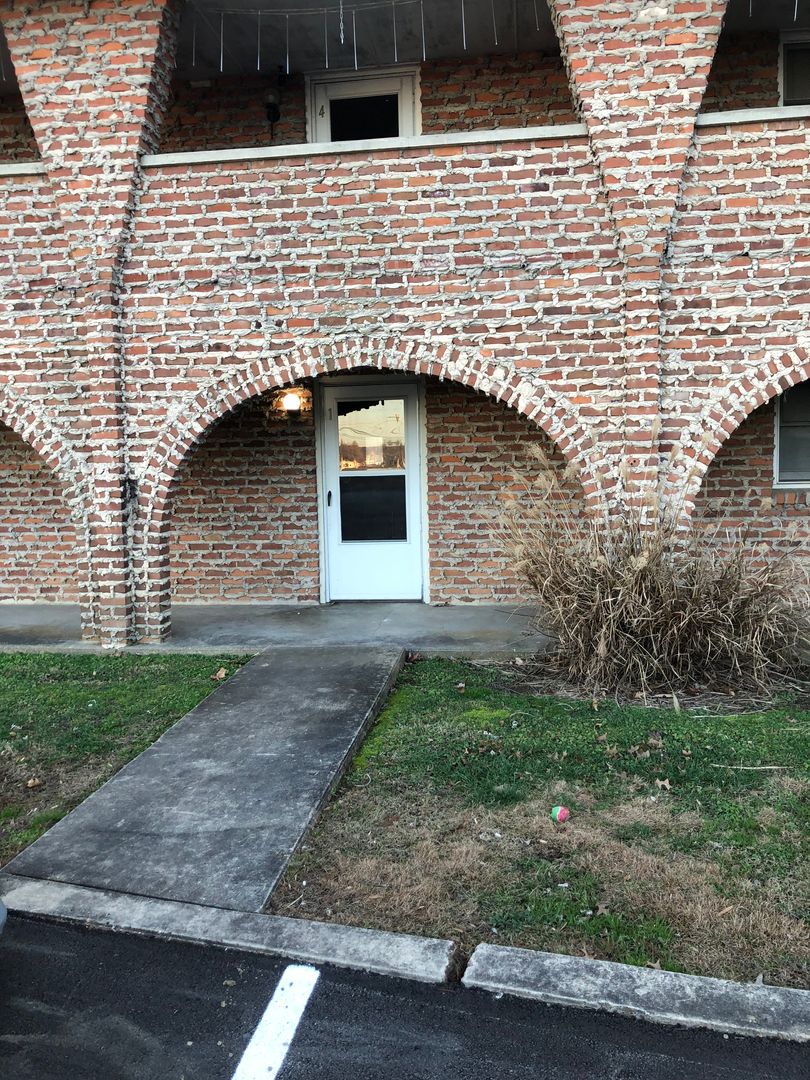 Dexter Apartment: One Mile Rd