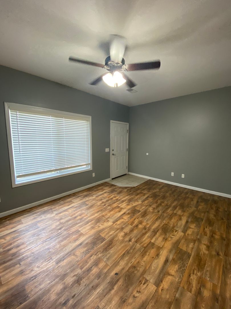 Dexter Apartment: Williams Ct.